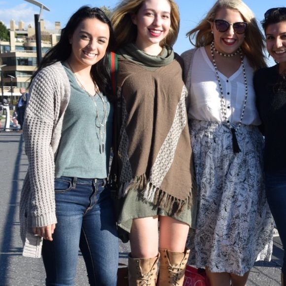 Poncho - Picture 5 of 5